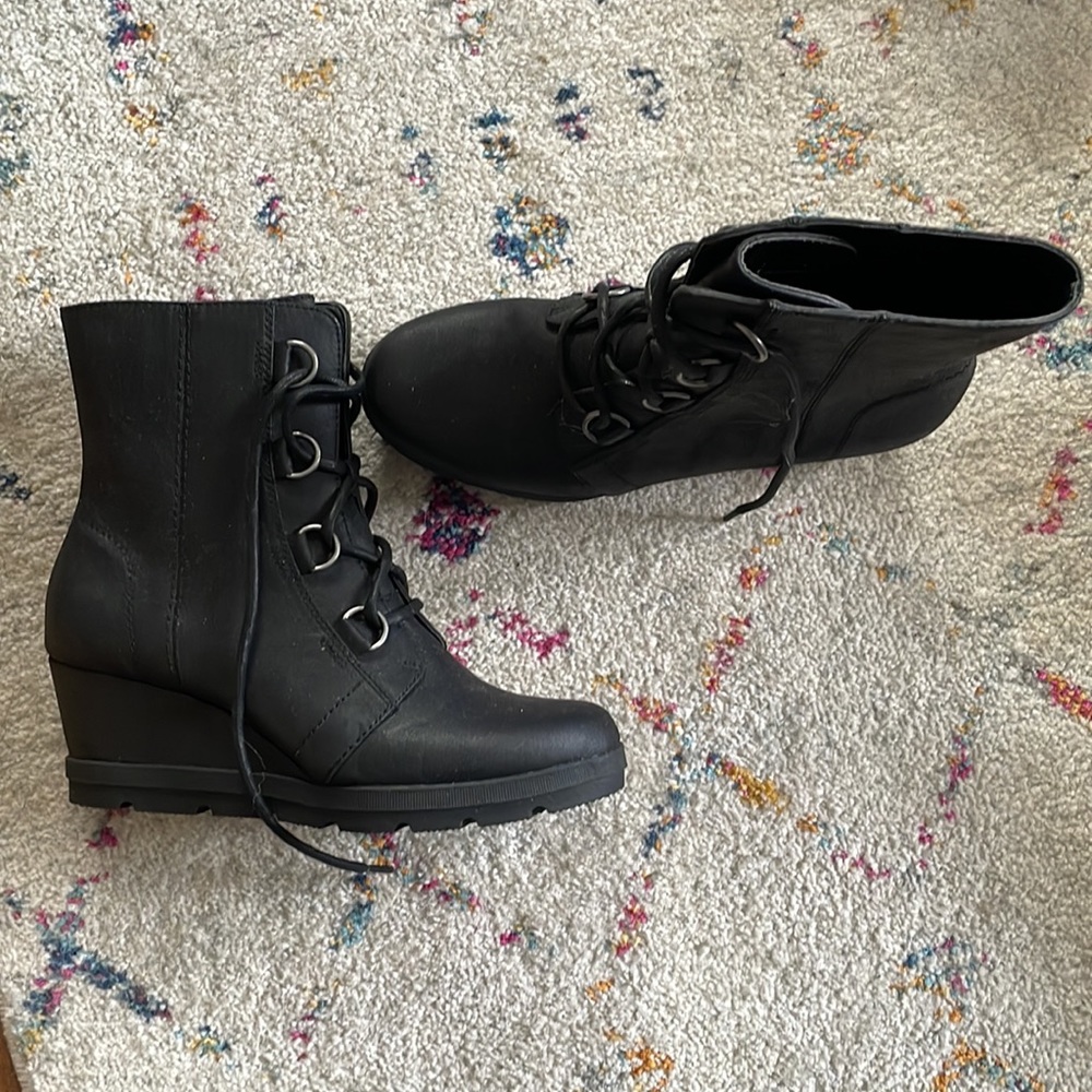 White Mountain Nellie wedge bootie